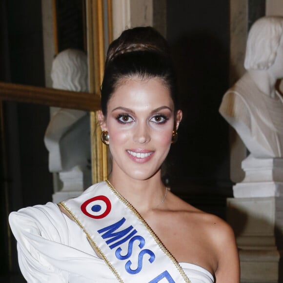 Iris Mittenaere (Miss France 2016) - Dîner de gala au profit de la Fondation A.V.E.C. ((Association pour la Vie-Espoir contre le Cancer) au Château de Versailles, le 1 février 2016. © Olivier Borde / Bestimage 