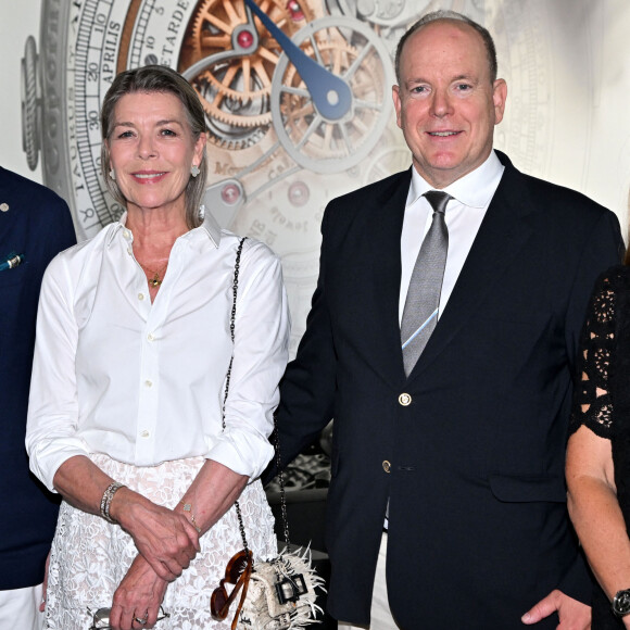 Frère et soeur ont admiré les oeuvres d'art
Exclusif Le prince Albert II de Monaco et sa soeur la princesse Caroline de Hanovre ont visité la 7ème édition d'artmonte-carlo au Grimaldi Forum à Monaco
