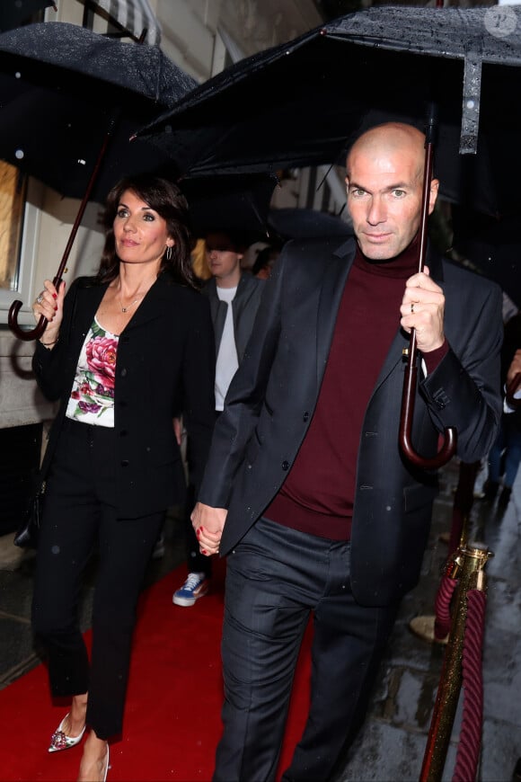 Zinédine Zidane et sa femme Véronique sont les parents de  Enzo (28 ans), Luca (25 ans), Théo (21 ans), Elyaz (17 ans). 
Zinédine Zidane et Véronique Zidane à un dîner organisé au Buddha Bar à Paris, France, le 11 juin 2018.