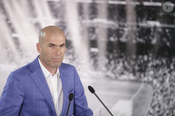 Zinedine Zidane lors d'une cérémonie au Stade Santiago Bernabéu à Madrid le 4 janvier 2016.