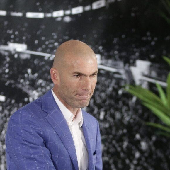 Zinedine Zidane lors d'une cérémonie au Stade Santiago Bernabéu à Madrid le 4 janvier 2016.
