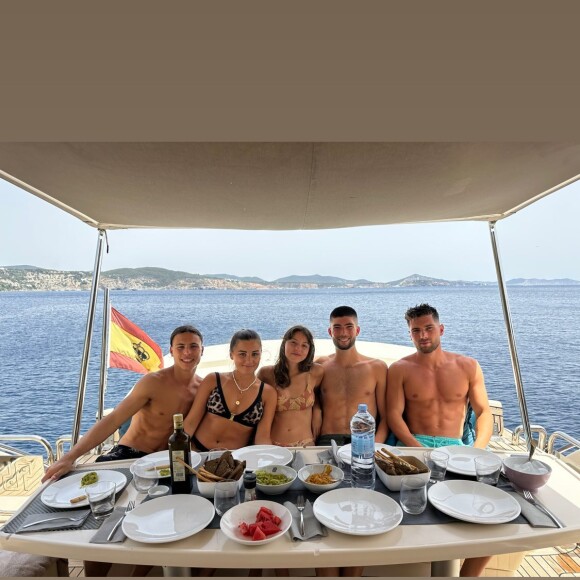 Le clan Zidane en vacances, la famille de Zinédine Zidane en met plein la vue aux internautes