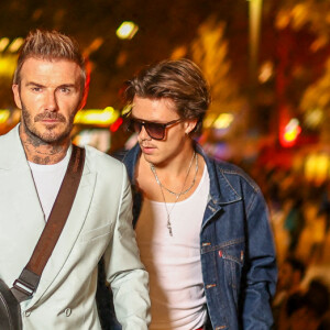 La famille Beckham quitte l'hôtel La Réserve pour l'after party du défilé Victoria Beckham lors de la Fashion Week de Paris (PFW), France, le 30 septembre 2022.