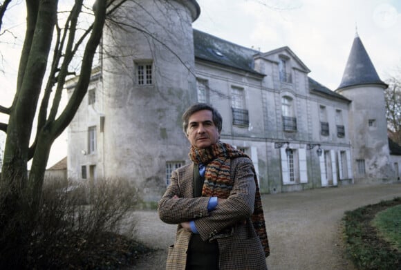 Archives - En France, en Seine-et-Marne, à Monthyon, Jean-Claude Brialy dans son château le 15 décembre 1983.