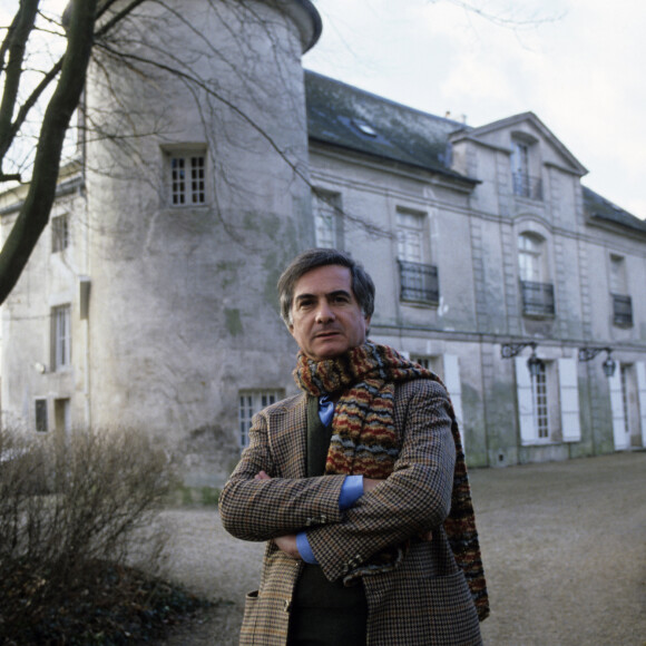 Archives - En France, en Seine-et-Marne, à Monthyon, Jean-Claude Brialy dans son château le 15 décembre 1983.
