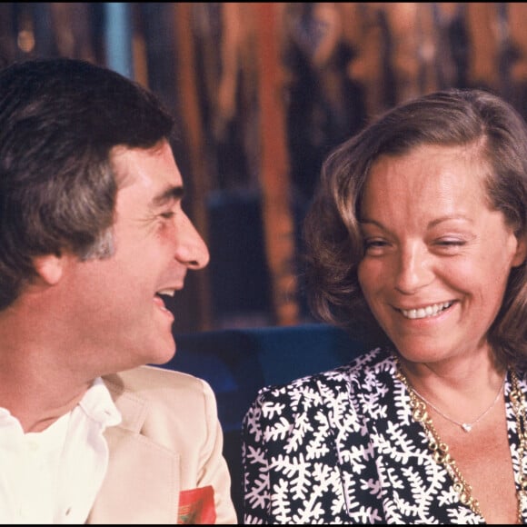 Parmi celles-ci, il y avait Romy Schneider, sa très grande amie
Romy Schneider et Jean-Claude Brialy sur le plateau de l'émission Les Rendez-vous du dimanche en 1980