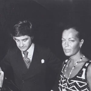 Romy Schneider et Jean-Claude Brialy avec Catherine Deneuve pour la générale de la pièce "Madame Marguerite" au théâtre Montparnasse en 1974 à Paris