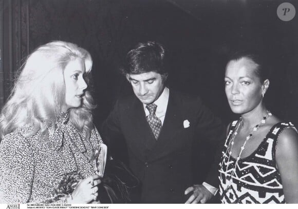 Romy Schneider et Jean-Claude Brialy avec Catherine Deneuve pour la générale de la pièce "Madame Marguerite" au théâtre Montparnasse en 1974 à Paris