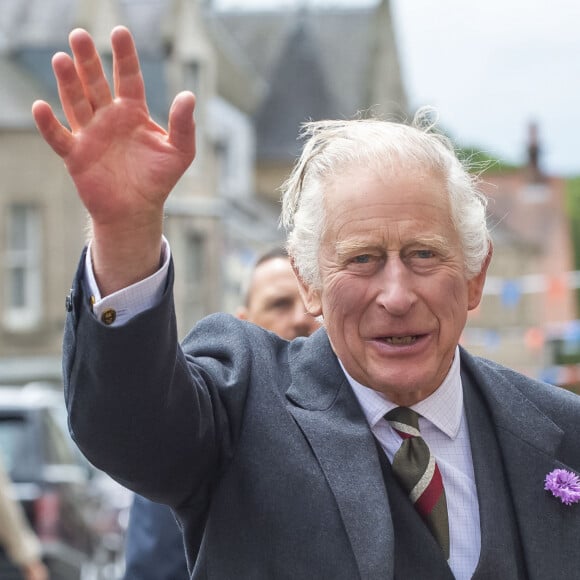 Mais il se pourrait bien que le roi puisse réunir toute sa famille.
Le roi Charles III d'Angleterre