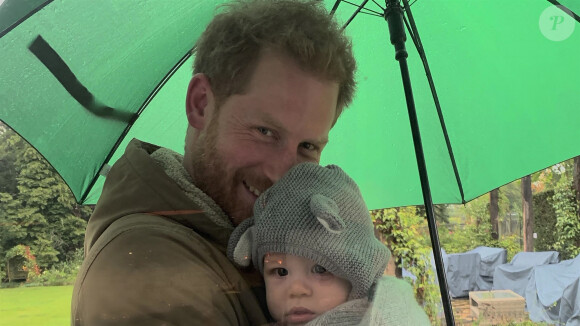 Le prince Harry, duc de Sussex et Meghan Markle, duchesse de Sussex, avec leurs enfants Archie et Lilibet. 