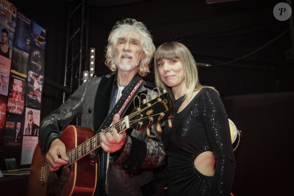 Exclusif - Louis Bertignac et sa femme Laetitia - Backstage - Enregistrement de l'émission "300 Choeurs chantent pour les fêtes" à Paris, diffusée le 23 décembre sur France 3 © Jack Tribeca / Bestimage