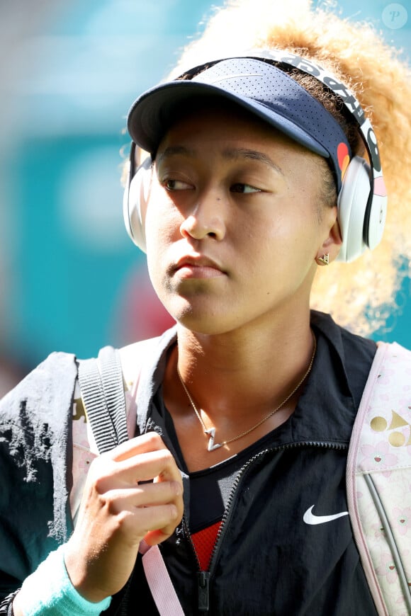 La Japonaise Naomi Osaka a battu la suisse Belinda Bencic lors des demi-finales féminines de l'Open de Miami au Hard Rock Stadium à Miami, Floride, Etats-Unis, le 31 mars 2022. 