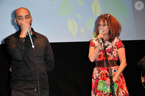 Clementine Celarie et son fils Abraham chantent a l'occasion du Festival Atmosphere a Courbevoie le 2 Avril 2013.