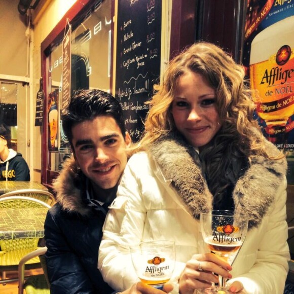 La cérémonie va avoir lieu le 18 octobre 2014 et plusieurs photos de ce beau moment vont être postées par leurs heureux convives sur les réseaux sociaux.
Marion Rousse et Tony Gallopin, photo publiée sur le compte Twitter de Marion Rousse le 31 décembre 2013