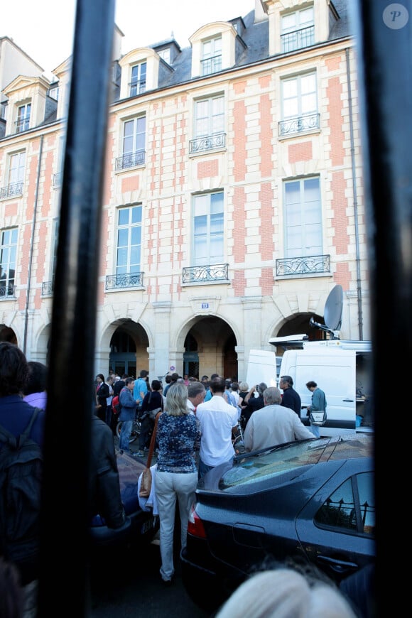 L'ancien directeur du FMI Dominique Strauss-Kahn rentre en France et retrouve son immense appartement de la place des Vosges - 4 septembre 2011.