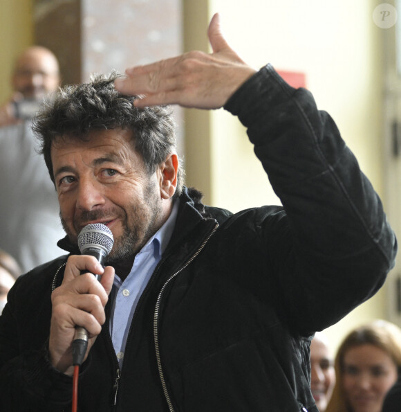 Rencontre entre le chanteur Patrick Bruel et 300 enfants et jeunes de la diversité des quartiers de Bruxelles, à Koekelberg, Belgique, le 30 mars 2023.. Il s'agit d'une initiative du programme de prévention et de lutte contre l'échec et le décrochage "Une étoile, un destin". . © Philip Reynaers/Photonews/Bestimage