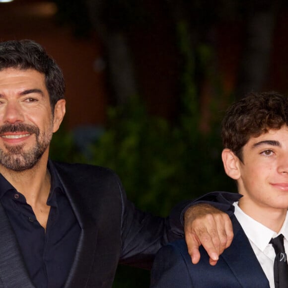 Pierfrancesco Favino, Leon Hesby, Ethan Hunzinger - Première du film "Promises" lors du 16ème Festival International du film de Rome le 17 octobre 2021.  16th edition of Rome Film Fest, Red Carpet of the movie -Promises- Rome, Italy 17th October 2021