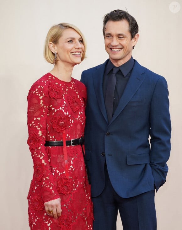 Auprès du magazine People, un représentant du couple a annoncé que le nourrisson serait... Une petite fille.
Claire Danes, Hugh Dancy à la première du film "Downtown Abbey: A New Era" à Londres, le 25 avril 2022. 