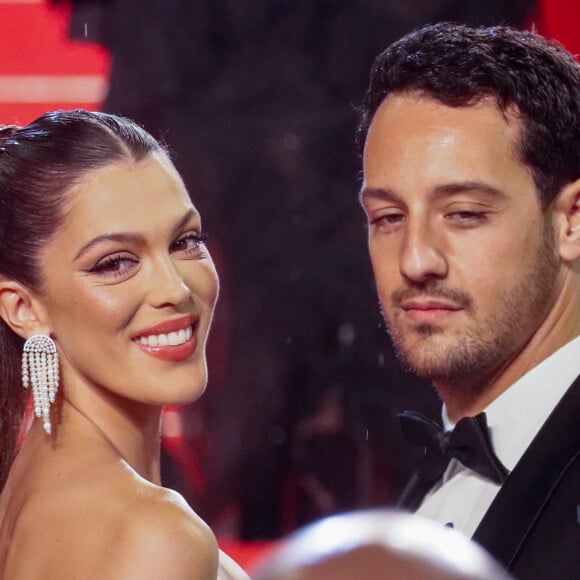 Iris Mittenaere et son fiancé Diego El Glaoui - Montée des marches du film " Le retour (Homecoming) " lors du 76ème Festival International du Film de Cannes, au Palais des Festivals à Cannes. Le 17 mai 2023 © Christophe Clovis / Bestimage