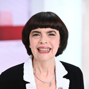 Ce samedi, Mireille Mathieu a soixante-dix-sept ans.
Exclusif - Mireille Mathieu - Enregistrement de l'émission Vivement dimanche au studio Gabriel, présentée par M. Drucker à Paris.