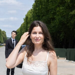 Laetitia Casta - Arrivées au défilé Jacquemus collection "Le chouchou" automne-hiver 2023/2024, même si la marque est désormais déconnectée du traditionnel calendrier de la mode et livre des collections qui ne sont plus liées aux saisons, au château de Versailles, France, le 26 juin 2023. © Olivier Borde/Bestimage 