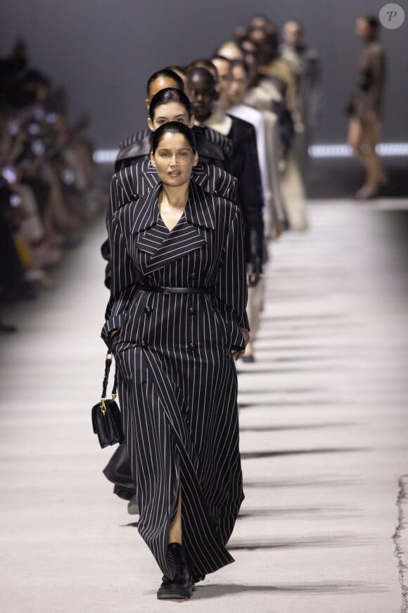 Pour autant, Laetitia Casta ne se cantonne pas à son rôle de mère.
Laetitia Casta - Défilé de Mode "Tod's" lors de la Fashion Week à Milan, Italie, le 24 Février 2023. 