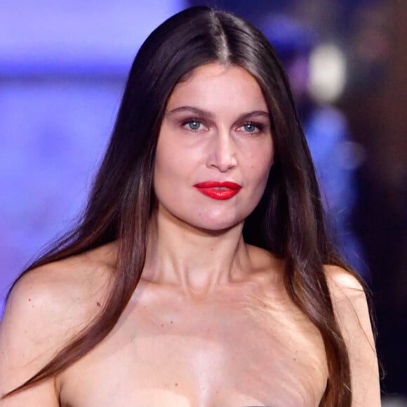 Le top-model s'est confiée à coeur ouvert sur ce que lui a apporté la maternité dans sa vie.
Laetitia Casta - Défilé de mode prêt-à-porter automne-hiver 2022/2023 AMI lors de la fashion week de Paris. Le 19 janvier 2022 