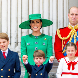 Pour fêter l'anniversaire du petit garçon, ce sera parfait !
Le prince George, le prince Louis, la princesse Charlotte, Kate Catherine Middleton, princesse de Galles, le prince William de Galles - La famille royale d'Angleterre sur le balcon du palais de Buckingham lors du défilé "Trooping the Colour" à Londres. Le 17 juin 2023 