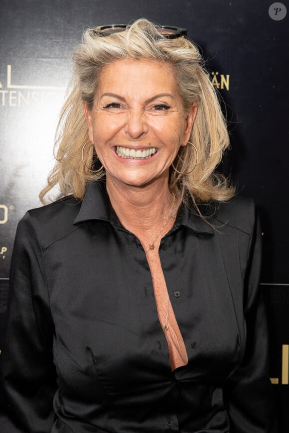Ce sont ses bras
Exclusif - Caroline Margeridon - Soirée à la suite Sandra & Co lors du 76ème Festival International du Film de Cannes le 27 mai 2023. c Aurelio Stella/Bestimage 