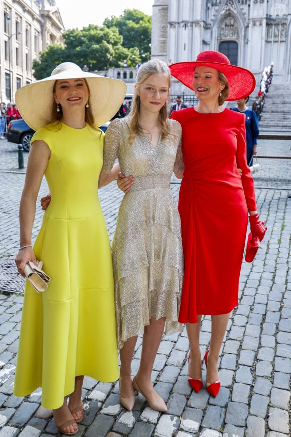 La famille royale de Belgique a célébré la fête nationale. 
Reine Mathilde de Belgique entourée de ses filles Elisabeth et Eleonore - Célébrations de la Fête nationale de Belgique à Bruxelles