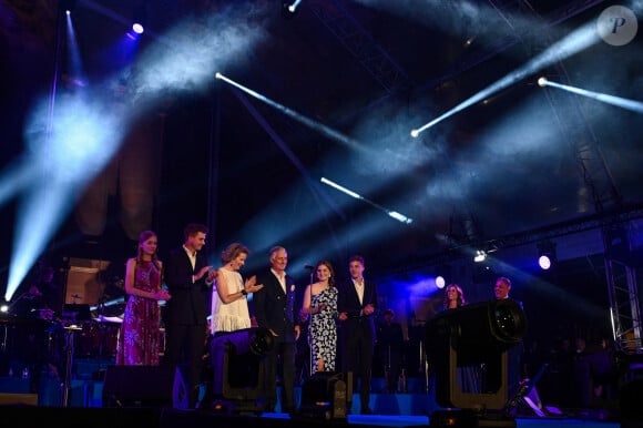 Roi Philippe et ses enfants Elisabeth, Gabriel, Emmanuel et Eleonore rencontrent les forces armées - Célébrations de la Fête nationale de Belgique, 21 juillet 2023 à Bruxelles