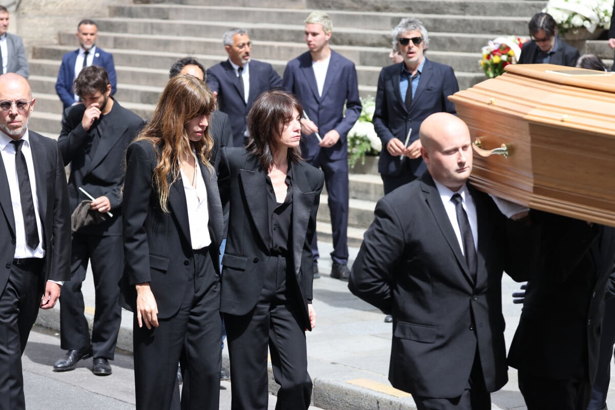 Photo Lou Doillon Charlotte Gainsbourg Obs Ques De Jane Birkin En L Glise Saint Roch