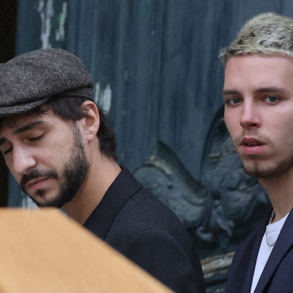 Lou Doillon, Ben Attal, Marlowe (fils de Lou Doillon), Roman de Kermadec (fils de Kate Barry) - Obsèques de Jane Birkin en l'église Saint-Roch à Paris. Le 24 juillet 2023 © Jacovides-KD Niko / Bestimage