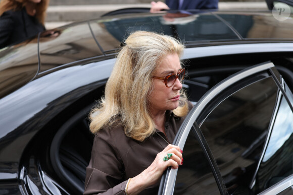 Catherine Deneuve - Obsèques de Jane Birkin en l'église Saint-Roch à Paris. Le 24 juillet 2023 © Jacovides-KD Niko / Bestimage