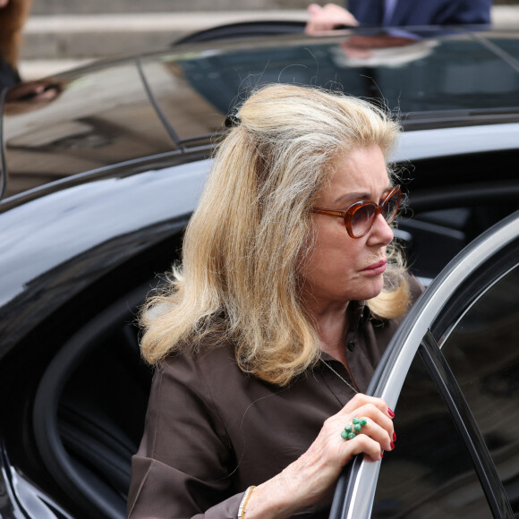 Catherine Deneuve - Obsèques de Jane Birkin en l'église Saint-Roch à Paris. Le 24 juillet 2023 © Jacovides-KD Niko / Bestimage