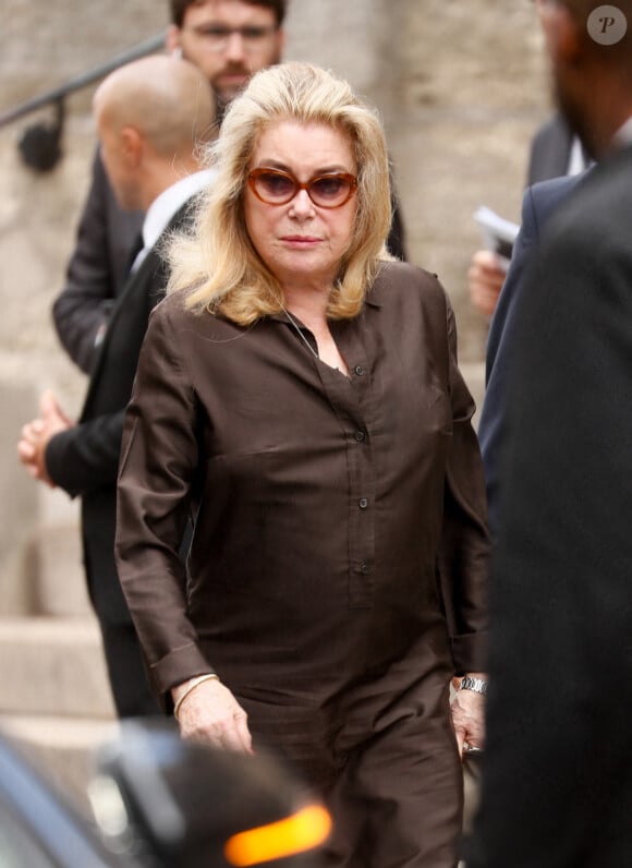 Catherine Deneuve - Obsèques de Jane Birkin en l'église Saint-Roch à Paris. Le 24 juillet 2023 © Jacovides-KD Niko / Bestimage