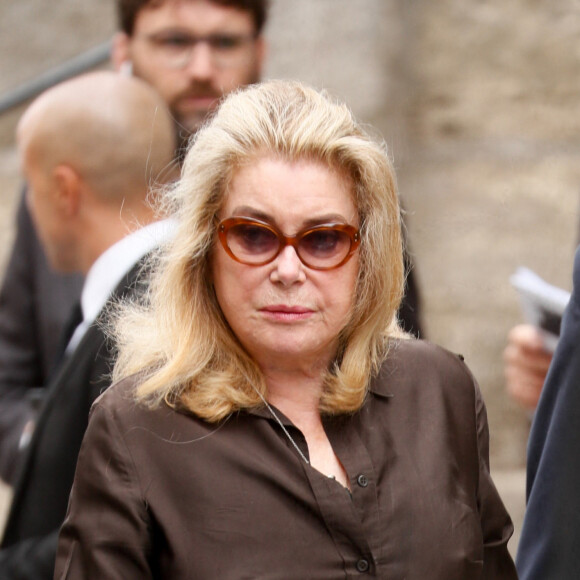 Catherine Deneuve - Obsèques de Jane Birkin en l'église Saint-Roch à Paris. Le 24 juillet 2023 © Jacovides-KD Niko / Bestimage