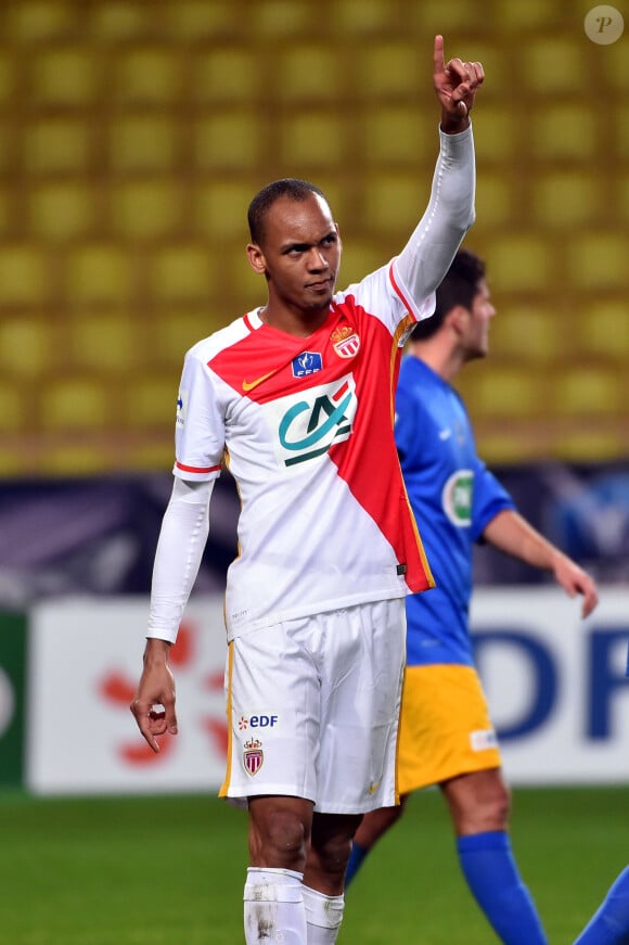 En effet, les bouledogues français du joueur sont interdits en Arabie saoudite car considérés comme dangereux et agressifs 
 
Fabinho pendant la rencontre des 32ème de finale de la coupe de France de football opposant Monaco à Saint-Jean Beaulieu au stade Louis II le 3 janvier 2016. L'A.S. Monaco a écrasé Saint-Jean Beaulieu 10 buts à 2. © Bruno Bebert / Bestimage