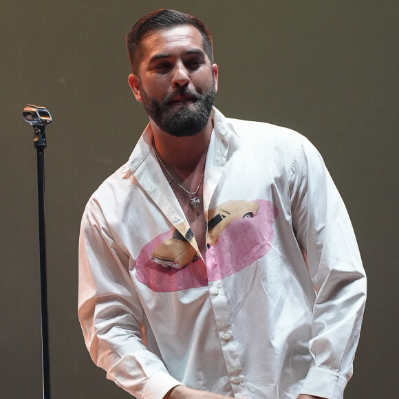 Il aime les grandes familles
Le chanteur Kendji Girac sur la scène du Rugby Music Live devant 8000 spectateurs qui ont fait un don pour 3 associations : MBM (Manifestation de Bienveillance pour enfants Malade), les Zèbres (Moments de réconfort pour les enfants hospitalisés) et la fondation OVE ((enfants orphelins et démunis) à Lyon, le 13/05/2023. © Sandrine Thesillat / Panoramic / Bestimage 