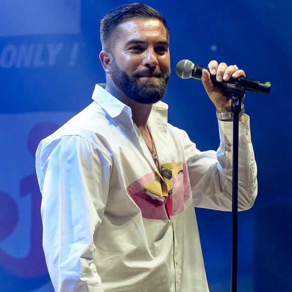 Et souhaite bientot avoir un autre fils/fille 
Le chanteur Kendji Girac sur la scène du Rugby Music Live devant 8000 spectateurs qui ont fait un don pour 3 associations : MBM (Manifestation de Bienveillance pour enfants Malade), les Zèbres (Moments de réconfort pour les enfants hospitalisés) et la fondation OVE ((enfants orphelins et démunis) à Lyon, le 13/05/2023. © Sandrine Thesillat / Panoramic / Bestimage 