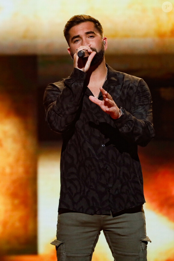 Exclusif - Kendji Girac chante son tube "Eva" - Enregistrement de l'émission "Les 20 chansons préférées 2022", diffusée le 5 janvier 2023 sur M6 © Christophe Clovis / Bestimage