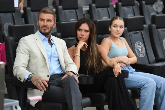 David Beckham, Victoria Beckham et Harper Beckham se sont réunis pour admirer Lionel Messi
David Beckham, Victoria Beckham et Harper Beckham lors de la rencontre entre l'Inter Miami et l'Atlanta United Football.