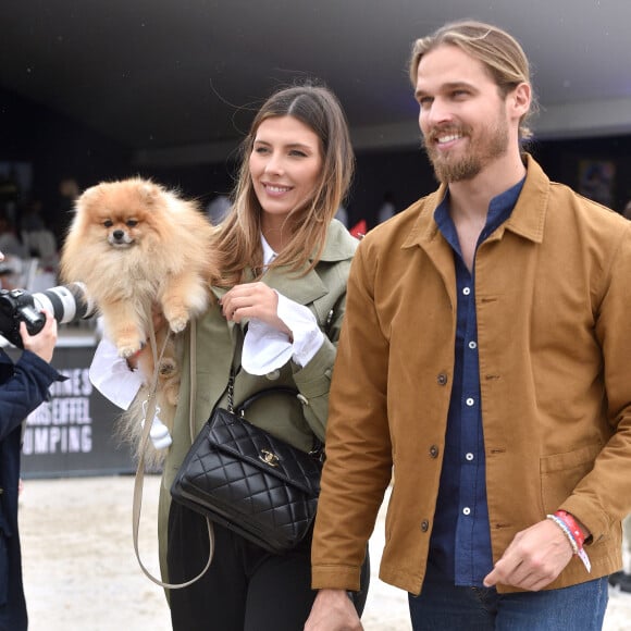 Camille Cerf, son compagnon Théo Fleury et le chien Romeo - 8ème édition du "Longines Paris Eiffel Jumping" au Champ de Mars à Paris, le 25 juin 2022. © Perusseau/Gorassini/Tribeca/Bestimage 