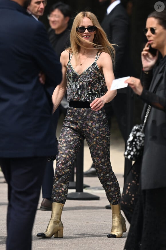 Dans le cadre de la sortie du film "Juniors".
Vanessa Paradis - Arrivées au défilé de mode Chanel collection Haute Couture Automne/Hiver lors de la Fashion Week de Paris (PFW), à Paris.