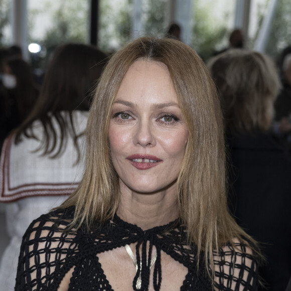 Vanessa Paradis - Défilé de mode "Chanel" en hommage aux métiers d'art au 19M à Aubervilliers. Le 7 décembre 2021 © Olivier Borde / Bestimage