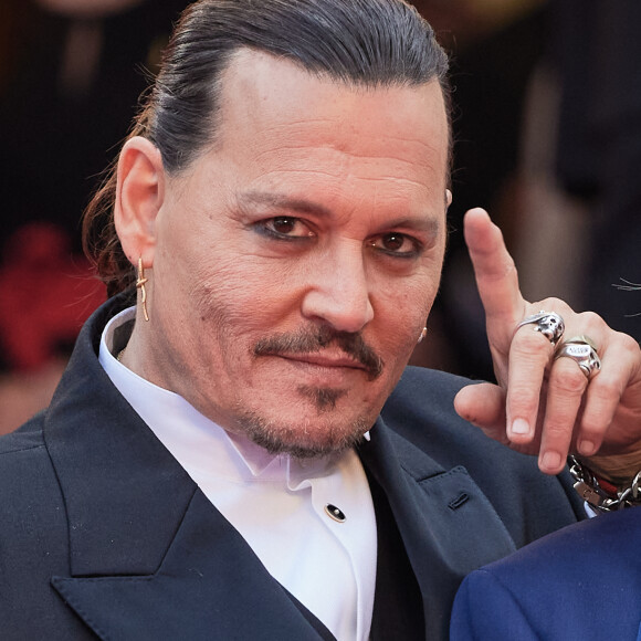 Johnny Depp - Montée des marches du film " Jeanne du Barry " pour la cérémonie d'ouverture du 76ème Festival International du Film de Cannes, au Palais des Festivals à Cannes. Le 16 mai 2023 © Jacovides-Moreau / Bestimage 