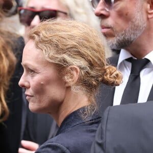 Vanessa Paradis - Sorties des célébrités aux obsèques de Jane Birkin en l'église Saint-Roch à Paris. Le 24 juillet 2023 © Jacovides-KD Niko / Bestimage 