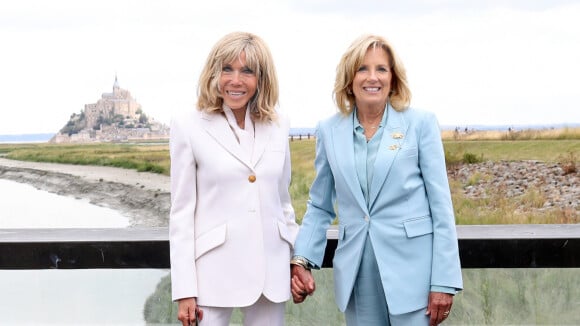 Brigitte Macron et Jill Biden : jumelles de looks complices, main dans la main au Mont-Saint-Michel