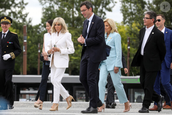 La première dame, Brigitte Macron, Jill Biden, épouse du Président des États-Unis d'Amérique et sa fille, Ashley Biden visitent le Mont Saint Michel, Normandie, le 26 juillet 2023, dans le cadre des célébrations pour la réintégration des États-Unis dans l'Unesco. © Stéphane Lemouton / Bestimage 