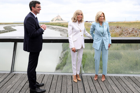 La première dame, Brigitte Macron, Jill Biden, épouse du Président des États-Unis d'Amérique et sa fille, Ashley Biden visitent le Mont Saint Michel, Normandie, le 26 juillet 2023, dans le cadre des célébrations pour la réintégration des États-Unis dans l'Unesco. © Stéphane Lemouton / Bestimage 